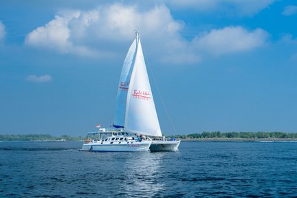 Excursión en crucero a vela de Aristocrat a Nusa Lembongan por Bali Hai Cruise