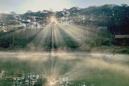 Excursion d'une demi-journée au lac Tuyen Lam SUP à Da Lat