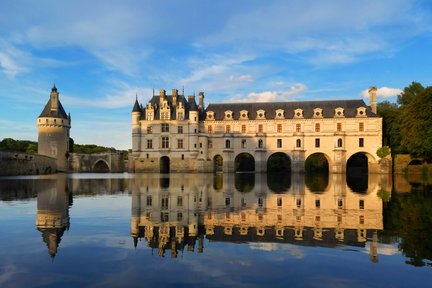 Loire Valley Castles Guided Tour from Paris