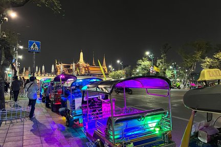 Bangkok Night Tour: Makanan, Kuil & Tuk-Tuk