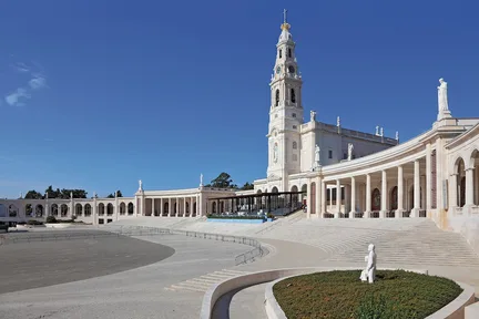 Fatima, Batalha, Nazare and Obidos tour from Lisbon