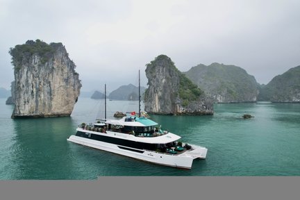 [เส้นทางใหม่] แพ็กเกจล่องเรือพรีเมียม The Halong Catamaran แบบเต็มวัน