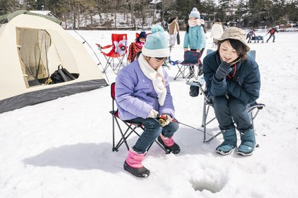 Sapporo Private Tour: Smelt Fishing and Hot Springs Experience with Lunch