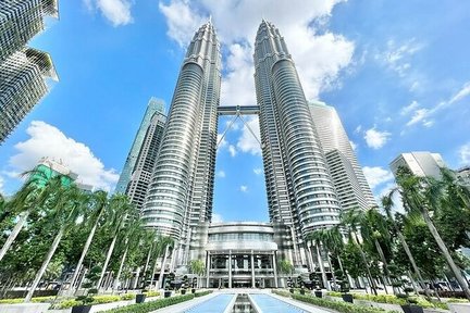 LUXURY VIP bus: Kuala Lumpur (KL) guided day tour from Singapore