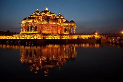 Same-Day Akshardham Lighting Tour by Car From Delhi