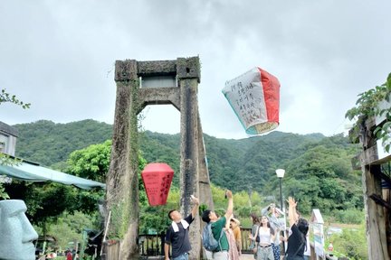 台北: 十分, 九份, 金瓜石, 黄金博物馆 拼车一日游(饭店接送)