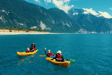 Experiencia de SUP y canoa en los acantilados de Qingshui en Hualien