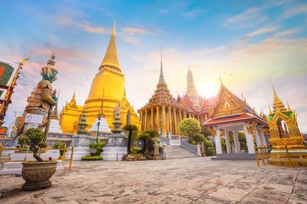 Lawatan Berpandu di Istana Besar & Emerald Buddha oleh MyProGuide