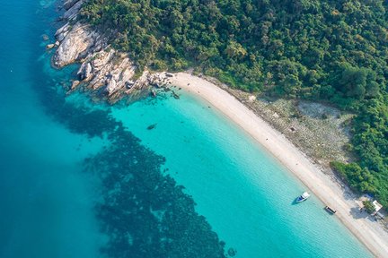 Tour privato in motoscafo di Koh Phai con attività acquatiche