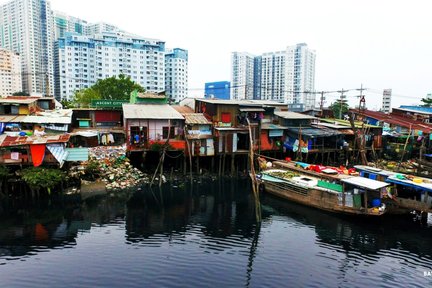 Lawatan ke Slum dengan Motosikal