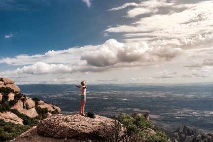 Montserrat & Benedictine Monastery Day Tour dari Barcelona