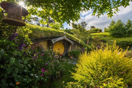 ทัวร์หมู่บ้านฮอบบิท (Hobbiton Movie Set) หนึ่งวัน จากโอ๊คแลนด์