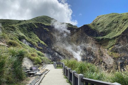 Beitou and Yangmingshan Day Tour in Taipei