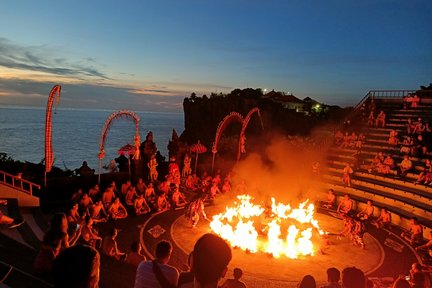 Visite du coucher du soleil au temple d'Uluwatu et de la danse du feu Kecak