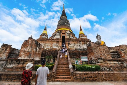 Private Autocharter: Ganz- oder Halbtagestour durch das antike Ayutthaya