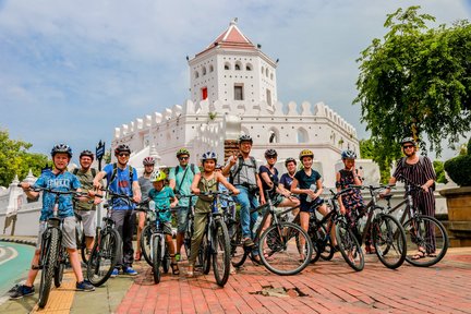 Historical Guided Bike Day Tour di Bangkok