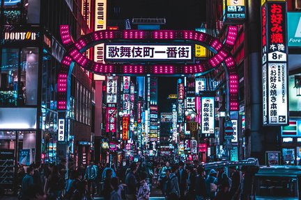 东京新宿黄金街酒吧夜生活体验