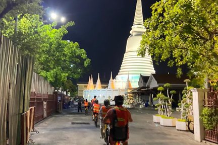 Naik Sepeda Malam Hari di Bangkok