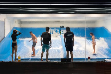 【Indoor-Aktivität】Snow & Surf Experience und Unterricht