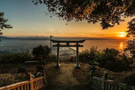 One-day chartered tour of Takamatsu: Kinpiragu Shrine/Takaya Shrine/Naruto Whirlpool/Shikoku Aquarium (itinerary can be freely matched)