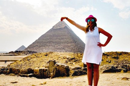 From Cairo: Pyramids of Giza, Sphinx, Saqqara & Memphis Tour