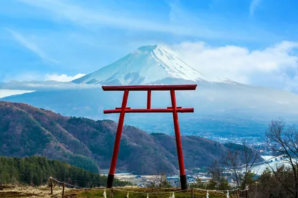「富士山天空鸟居秘境一日游」富士山五合目&富士吉田街道&新仓山浅间公园&大石公园&罗森便利商店(东京出发)