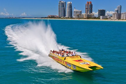 Paseo en lancha motora contra huracanes en Thriller Miami