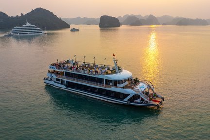 [Route 2] Ha Long Bay Day Tour by 5-Star Black Pearl Luxury Cruise