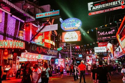 Pattaya Signature Night Pub Crawl Tour