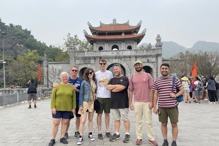 Hoa Lu, Mua-Höhle und Tam Coc-Tagestour in kleiner Gruppe ab Hanoi