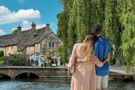 Roman Baths, Cotswolds, and Burton on the Water tour from London