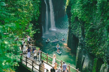 神の足跡とアニメの聖地：高千穂峡谷日帰り旅行