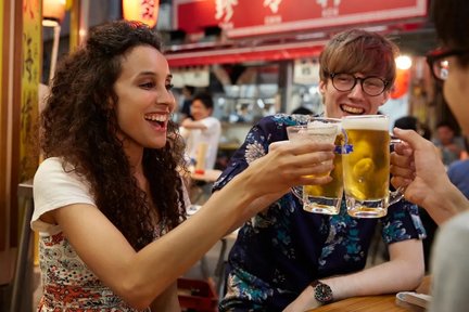 Tour privado de bar en Shinjuku con guía