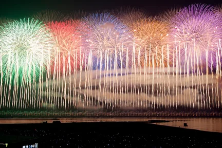 越后海之烟火「柏崎烟火大会」 & 清津峡绝景峡谷 & 草津温泉 & 横手山天空阶梯二日游 (入住北志贺高原饭店)
