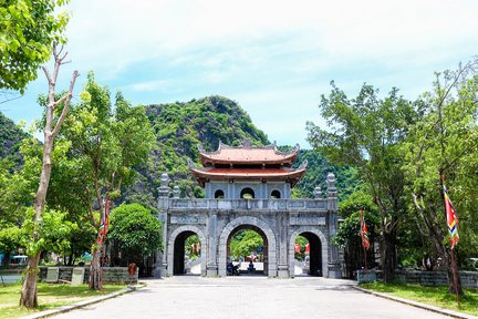 Hoa Lu - Tam Coc Day Trip