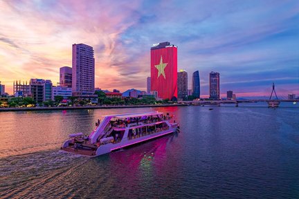 Poseidon Dining Cruise Experience in Da Nang