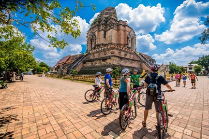 Recorrido en bicicleta por el casco antiguo histórico de Chiang Mai