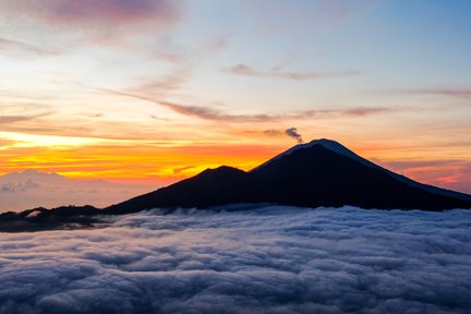 Experiencia personalizada de trekking al amanecer en el monte Batur