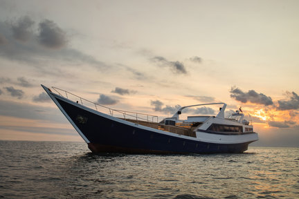 Croisière au coucher du soleil en yacht à Bali par The Shivanna