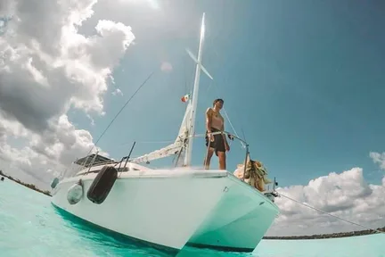 Catamaran Isla Mujeres Drinks and Lunch Party Boat Tour