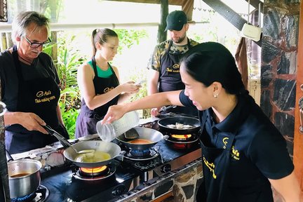 Kelas Memasak Setengah Hari dan Berburu Bahan Makanan di Khao Lak