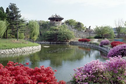 Suwon Hwaseong Fortress and Folk Village Tour