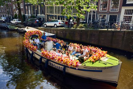 Flower Boat Canal Cruise with Local Guide in Amsterdam