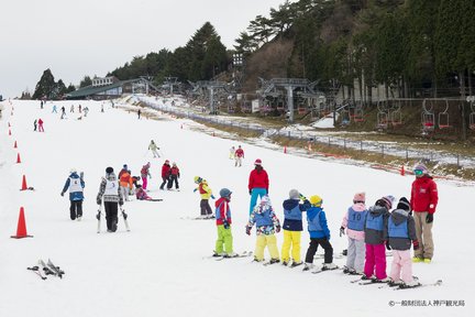 Lawatan Bas ke Rokko Snow Park & Memetik Strawberi dengan Bufet Ketam (Makan Tengah Hari)