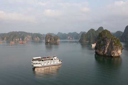 [เส้นทางที่ 4] ทัวร์ล่องเรือที่อ่าวไบ๋ตื่อลองและฮาลองเบย์ 2 วัน 1 คืน โดย La Regina Classic Cruise