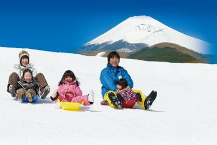 Snow Experience at Mt.Fuji, Hakone Pirate Ship & Gotemba Outlets