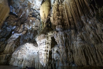 Tour Trekking Trong Ngày: Khám Phá Hang Voi & Thung Lũng Ma Đa 