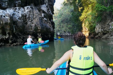 กิจกรรมพายเรือคายัคในทะเลครึ่งวันที่อ่าวท่าเลน (เดินทางจากกระบี่)