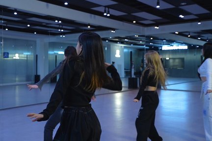 K-POPダンス1日教室・動画撮影体験（ソウル / Ktown4u提供）