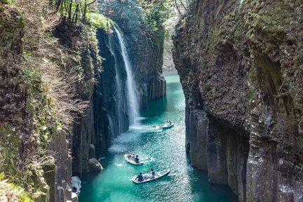 Kumamoto Castle & Takachiho Gorge Footpath One Day Tour dari Fukuoka